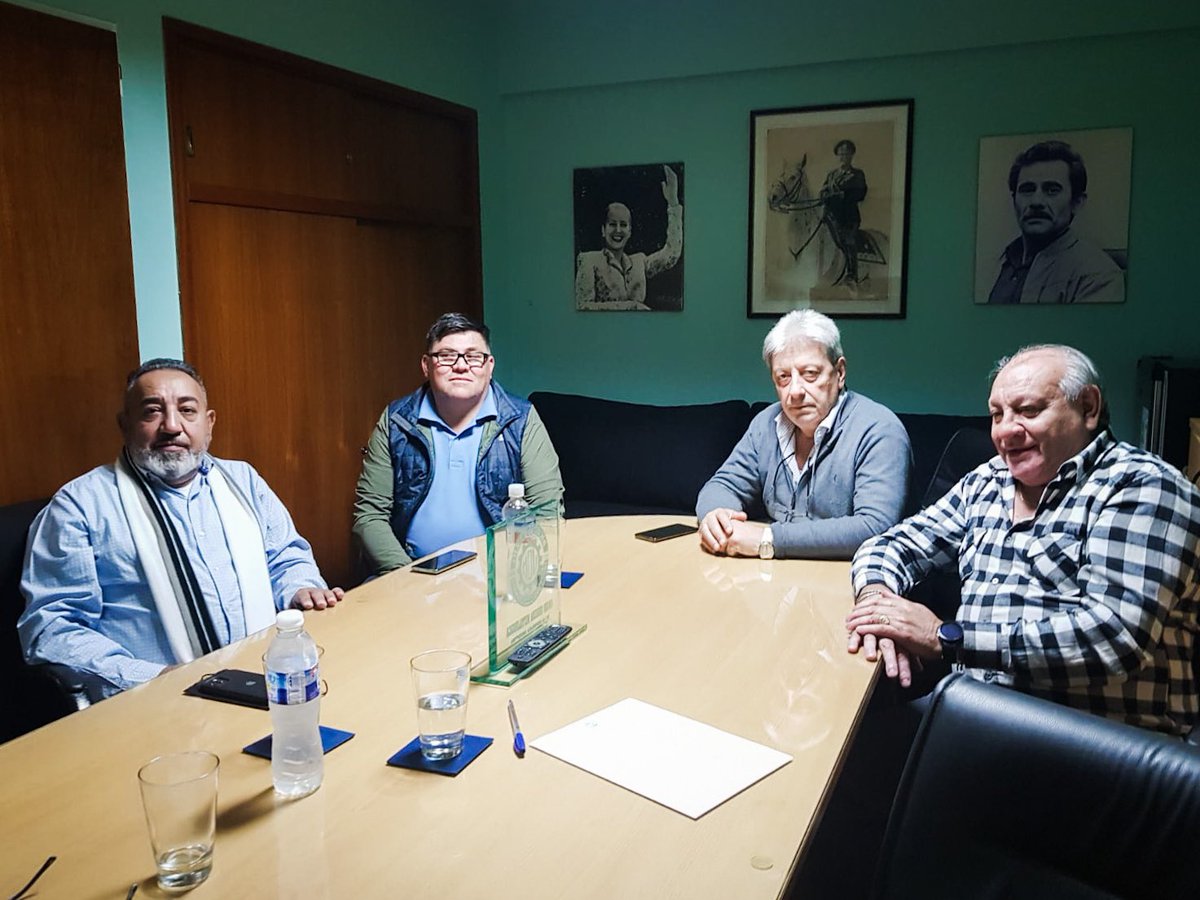 Nos reunimos en Buenos Aires con los líderes de la #cgtnacional y sin objetivos personales dialogamos sobre la tan ansiada unificación de la <a href="/cgtregionalcba/">CGT Córdoba</a>
Estamos convencidos que un movimiento unido es más fuerte.