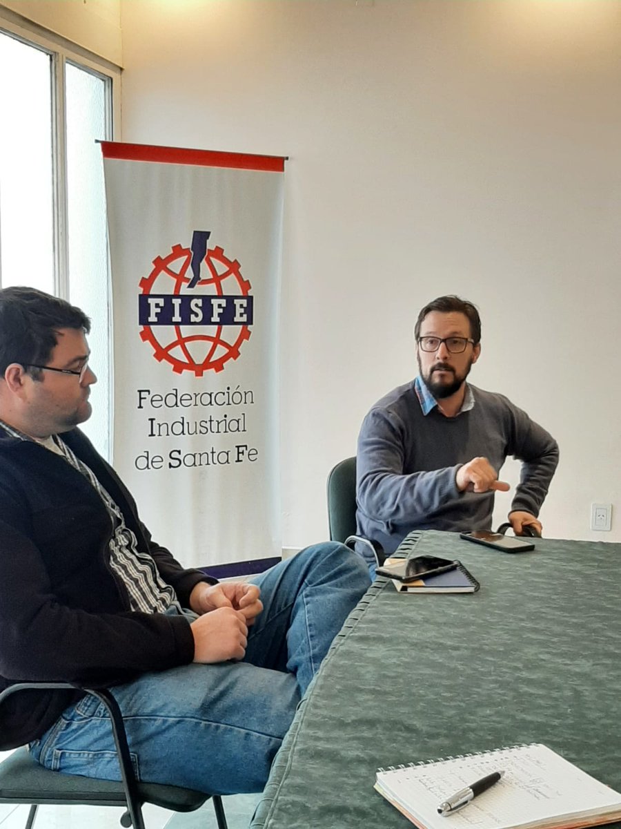 UISFJoven's tweet photo. 🙋🏻‍♀️🙋Hoy nos reunimos en la sede de la entidad, para avanzar sobre los detalles en las capacitaciones y acciones específicas que llevaremos adelante los meses venideros. https://t.co/ZSSfCia4OU