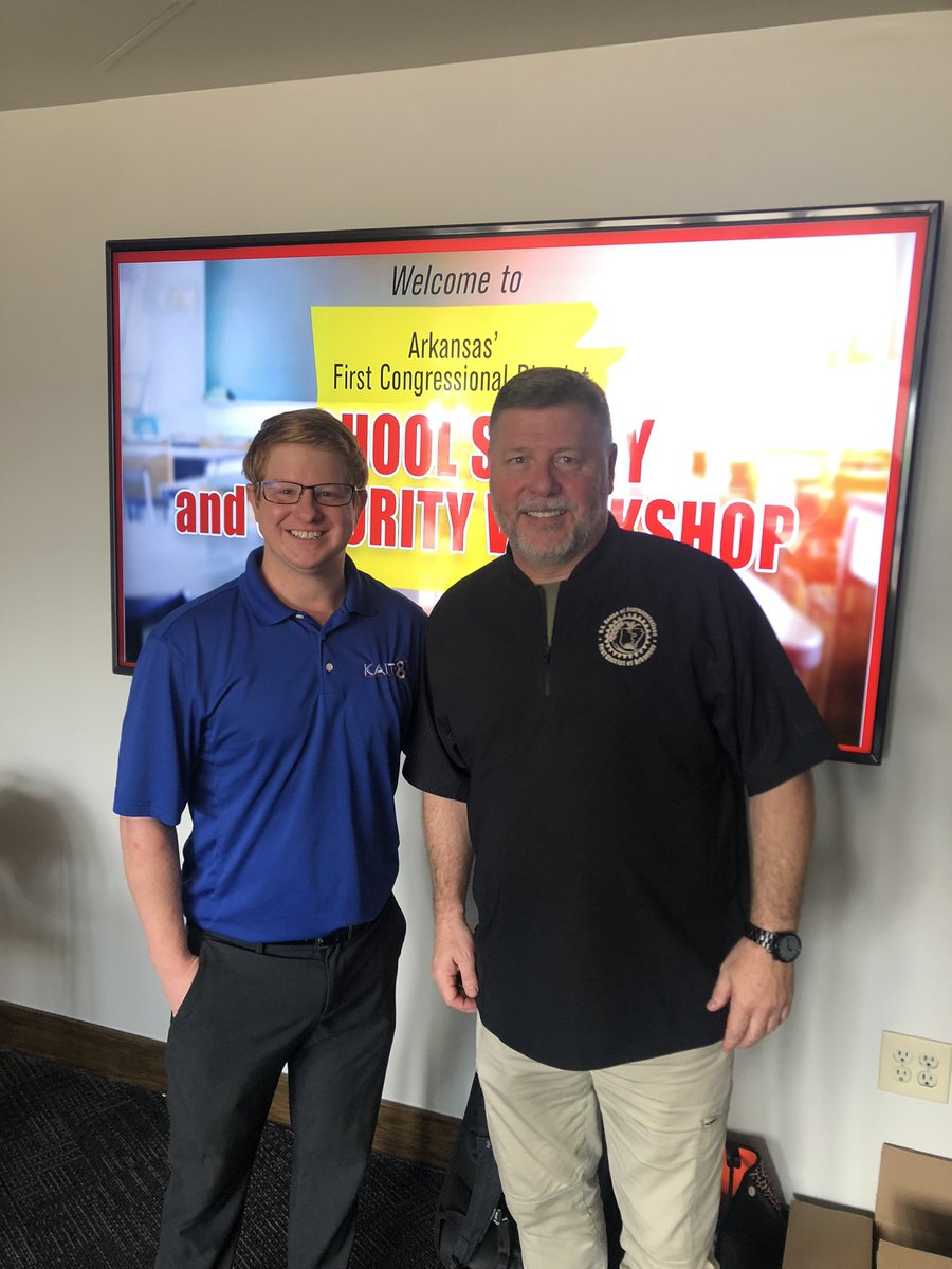 AJonesKAIT's tweet photo. In case anyone was wondering… I’m not dead. 😉😎 Great interview today with Rep. Rick Crawford. @Region8News @YourRegion8 https://t.co/ypVsbINJSc