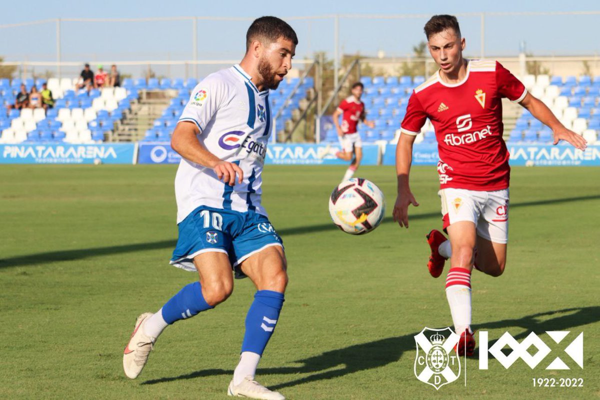 Yendy_Hernandez's tweet photo. La felicidad de jugar es la ruta para aislar pasatiempos. El campo como terapia. #Shashoua jugó media parte y #Ramis expresa que lo trata un nuevo especialista. Dos amables noticias.
#Cordero no saluda a sus paisanos murcianos. Había llamadas que hacer.
#RealMurciaTenerife 3-0 https://t.co/NoQQhCnrrI