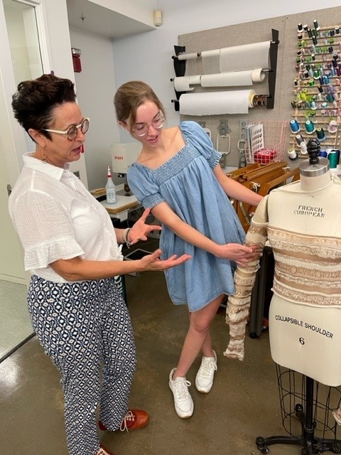 UC_DAAP's tweet photo. Senior fashion design students presented final knitwear projects to guest critic Joann Berger (FASH ’91). Students demonstrated mastery of knit structures, knitwear construction, & knit design development across a variety of fibers, yarn constructions, & garment types.
#ucdaap https://t.co/qeQCDnzsxA