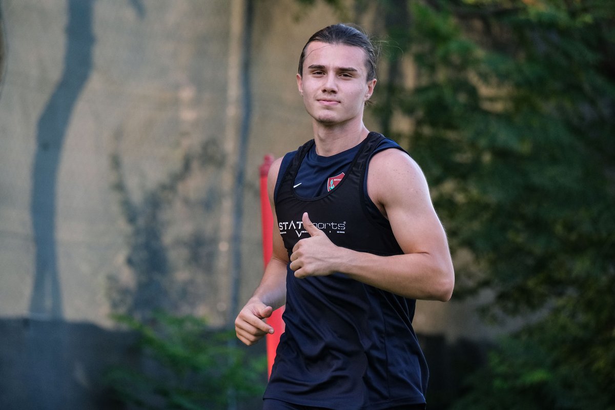 Yeni transferimiz Sarper Çağlar çalışmalara başladı 👍
<a href="/sarper_caglar/">Sarper Çağlar</a>
#AtakaşHatayspor