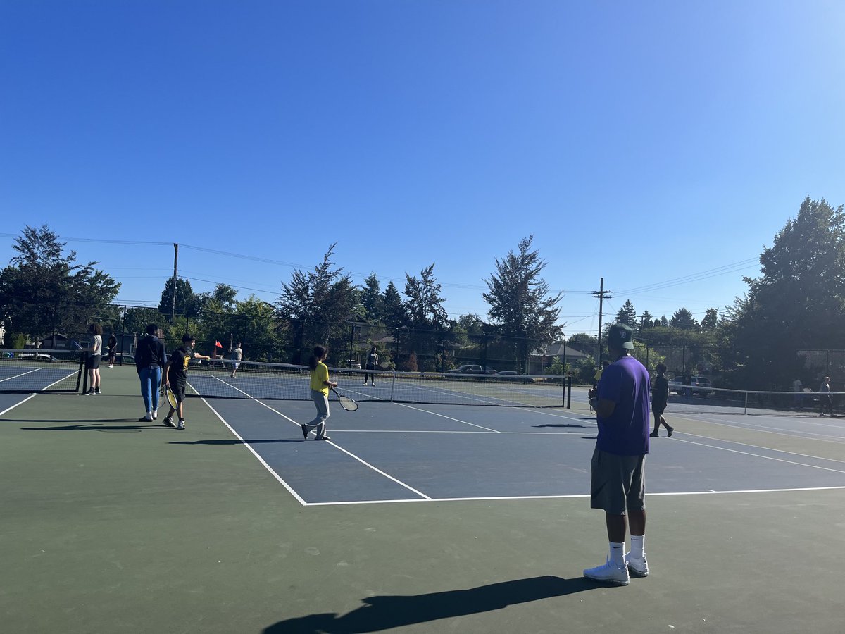 akohnstamm's tweet image. Beautiful day for tennis… and math!⁩ Lots of happy, engaged middle schoolers and high school student athletes as mentors and coaches- great programming ⁦@PILathletics⁩ ⁦@Riderconnection⁩ ⁦@PPSConnect⁩ 😎