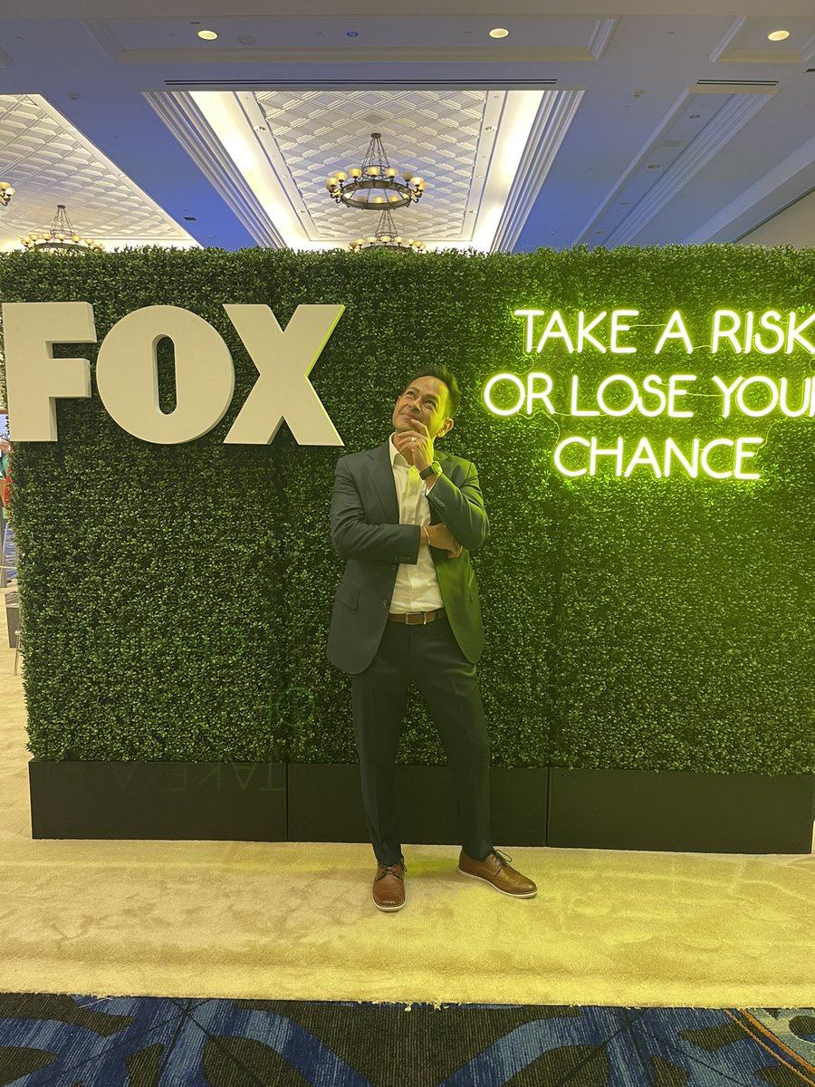 CraigHerreraTV's tweet photo. Iβm ready for you #LasVegas #FOXatNABJNAHJ22 #foxweather @foxweather #weatherdude @NAHJ
#NABJNAHJ22 https://t.co/WQGaPysLt4