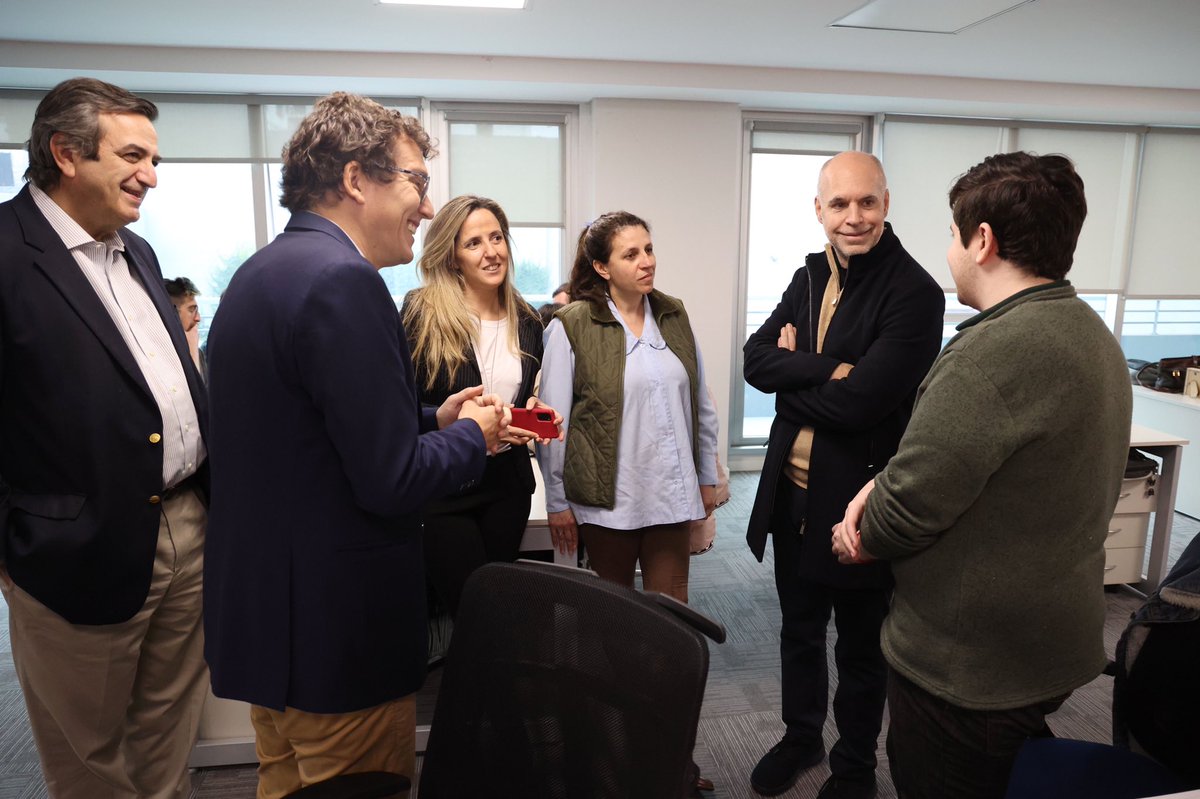 horaciorlarreta's tweet photo. Visitamos #NovaRed, una empresa que forma parte del Distrito Tecnológico. Cuenta con más de 26 años de trayectoria y se sumó hace muy poco al #PlanEmpleoJoven para empezar a incorporar a jóvenes que quieren dar sus primeros pasos en el mundo laboral. https://t.co/BUJb0ccVbn