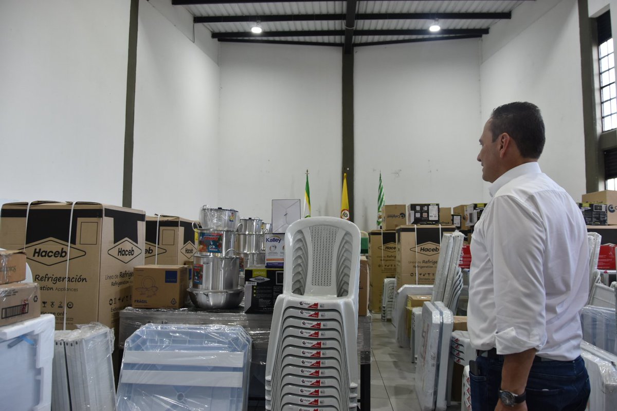 Cumpliendo con una amplia agenda de trabajo territorial, el director de la <a href="/UnidadVictimas/">Unidad para las Víctimas</a>, <a href="/RamonRguezA/">Ramón Rodríguez</a>, llegó al municipio de #PuertoConcordia (#Meta), para entregar cerca de 60 esquemas especiales de acompañamiento familiar a víctimas del conflicto. #UnidosPorLasVíctimas🫂