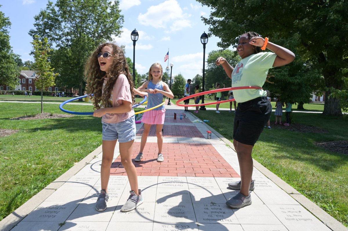 SSASummer's tweet image. Day Camp Discovery campers are having a blast during these final days of summer! Campers played telephone and hula hooped and danced around the Quad at the SSA Senior School. #SSASummer