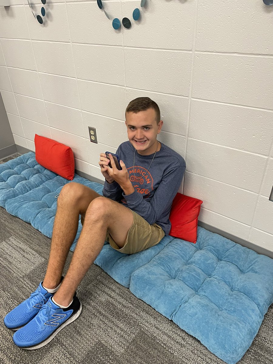 jcass8430's tweet photo. Great first day @CenterGroveHS for my crew! Best moment - a senior of mine told a new student “Don’t worry, we’re all friends in here!” #casselmancrew #firstdayofschool #BeKindAlways https://t.co/wmEblRFEFx