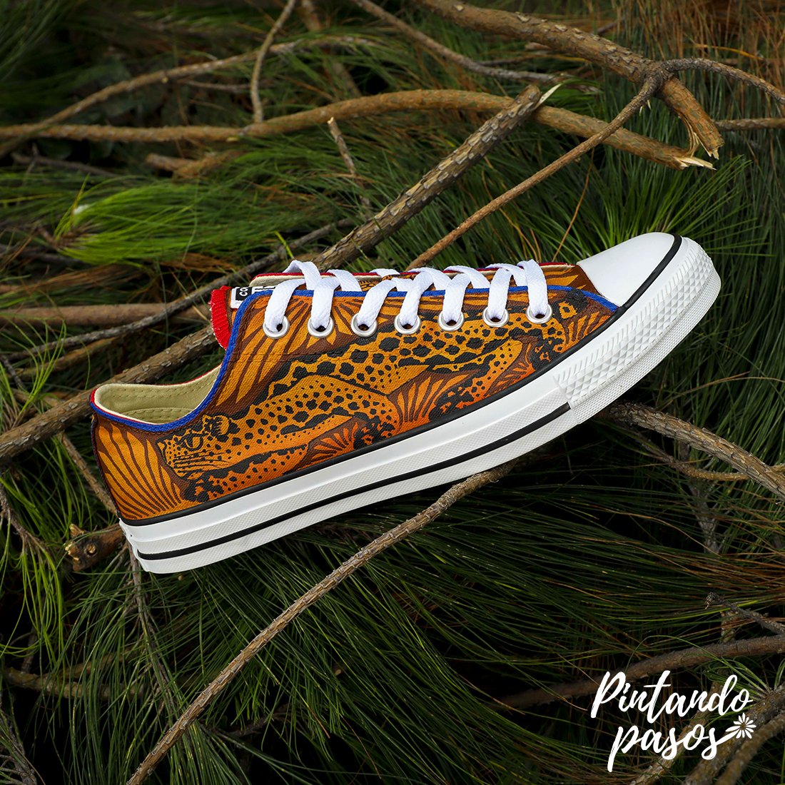 PINTANDO_PASOS's tweet photo. Sigiloso, el jaguar se prepara para acompañarte paso a paso en tu camino. 🐆✨
-
No te quedes sin experimentarlo, adquiere un par único y vive el #ArteCaminante:
 https://t.co/xAbrMUzENg https://t.co/zDepqUfYTi