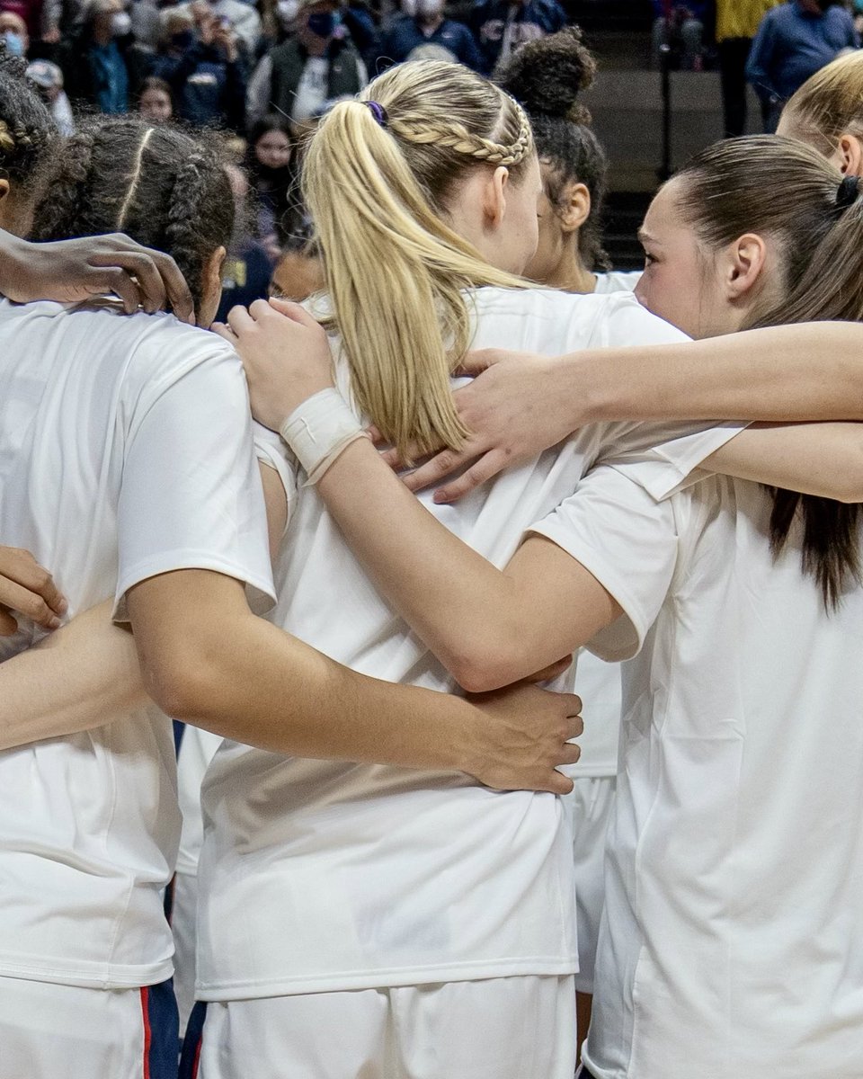 UConnWBB's tweet image. We love you, Paige 💙