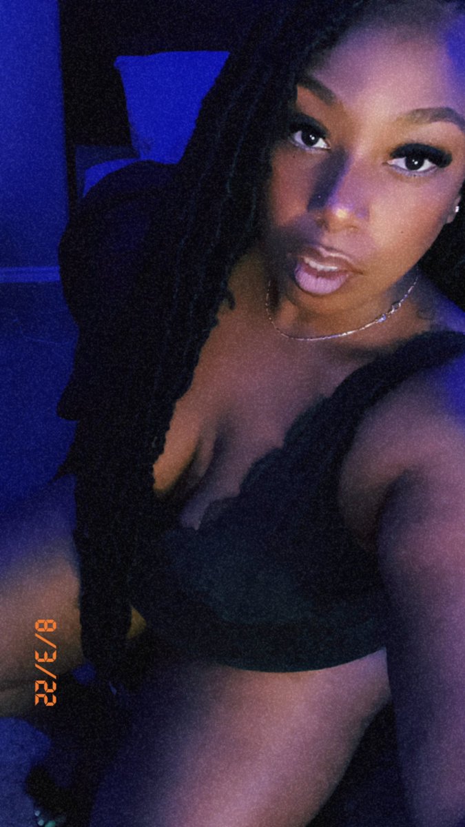 _Rozaaayy's tweet photo. It’s My Birthday .. But I’m Giving Ya’ll The Gift 🎈😘❤️🎁. #WagonWednesday #HappyBirthday https://t.co/YJbwbIYtLe