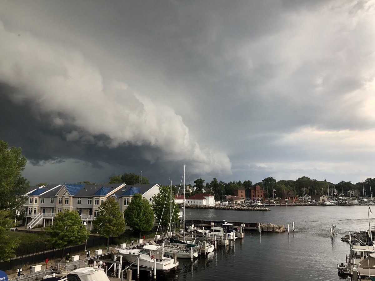 Storm hitting Saint Joseph, MI now. <a href="/MattRudkinWX/">Matt Rudkin</a>