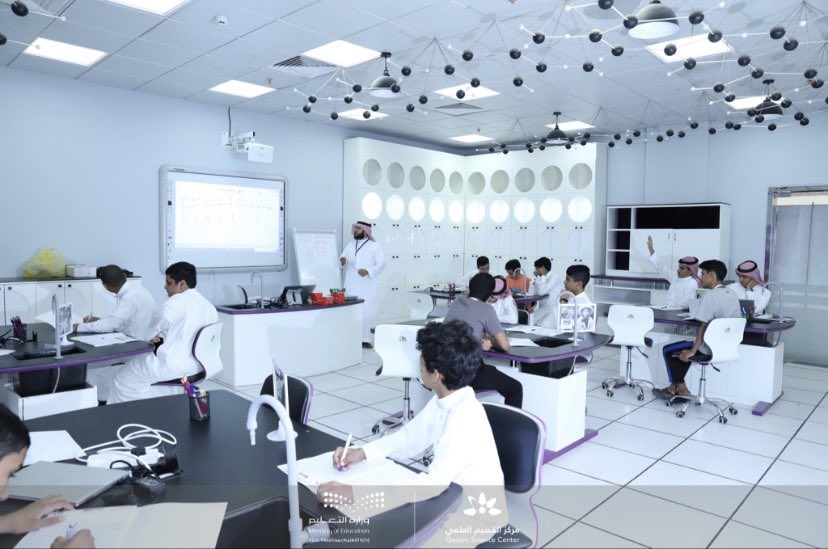 تنمية لمهارات الطلاب وتعزيزاً لمعارفهم وقدراتهم 📐

علماء المستقبل يخوضون رحلة علمية معرفية في #المعسكر_العلمي_الصيفي 🔬🧬