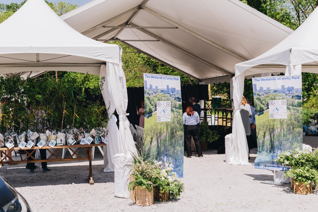This past spring we partnered with @hughes_agency for many of the Unity Park openings they planned and executed. We loved being able to help make these events feel special and to bring the addition of floral to spaces outside the world of weddings. A lush stage front and well pla