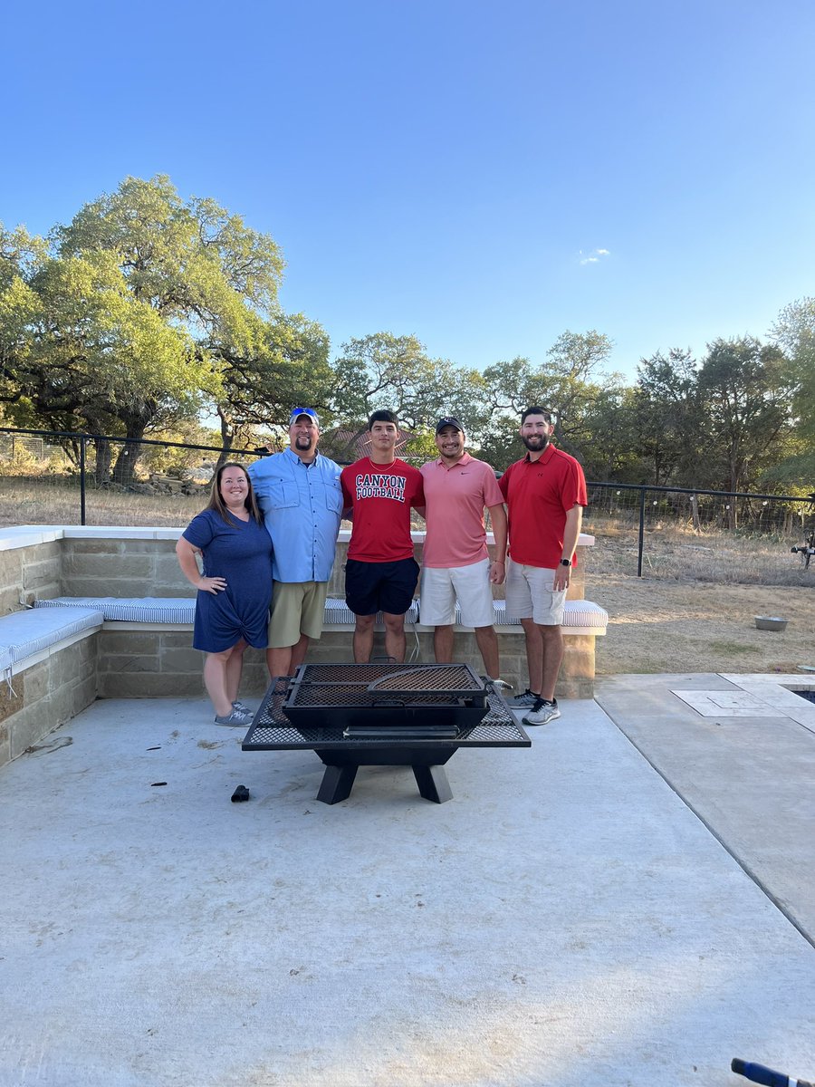 Coach_Castro527's tweet photo. What great hospitality from the Arrambide family! They are all in for @Canyon_Football! We are excited for what Jr. DT/END @karrambide32 has to offer for this coming year! https://t.co/s2wQGjY5QB