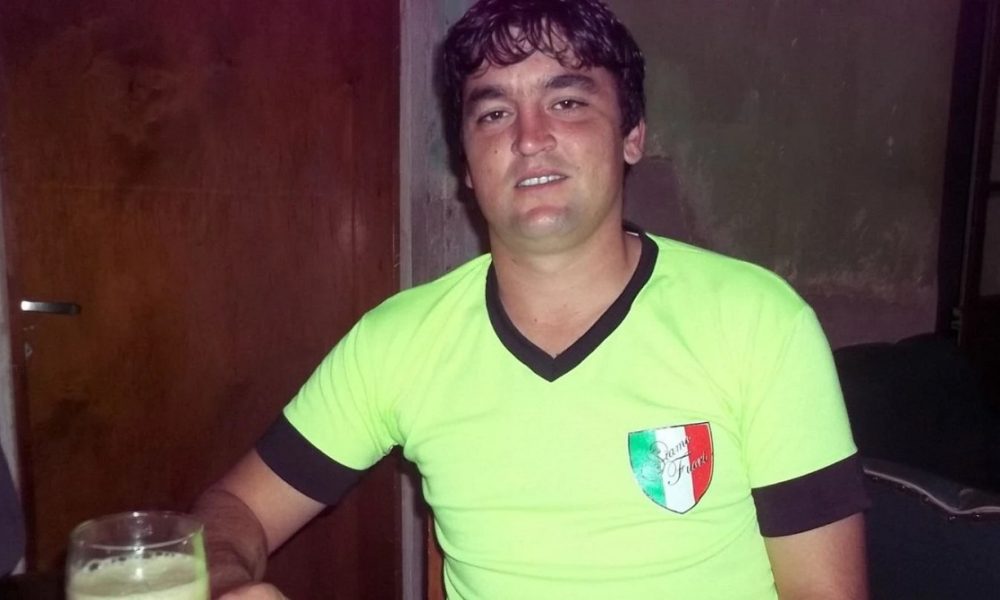 Familia del futbolista que agredió a una árbitra pide: “Paren con el escrache” labrujula24.com/notas/2022/08/… #cristiantirone