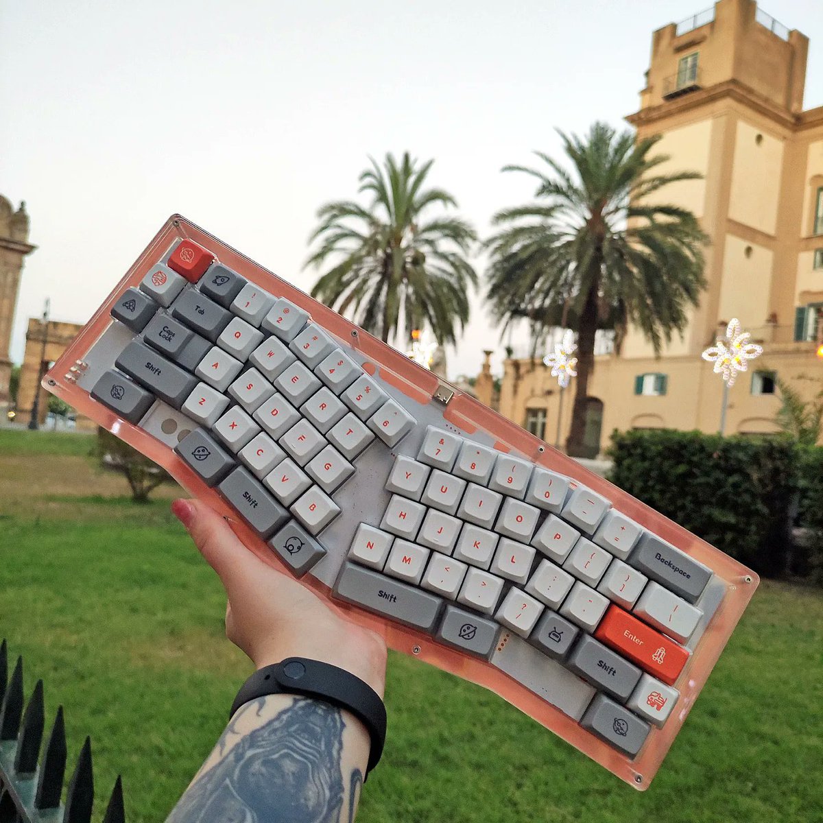 🔸Summer in #sicily 

#mechanicalkeyboard #keyboard #mechkeyboard #customkeyboard #gamergirl #pcsetup #customkeycaps #keyboardsetup #gamingkeyboard #keyboardwireless #keyboards #keeb #keebs #mechanical #rgbkeyboard