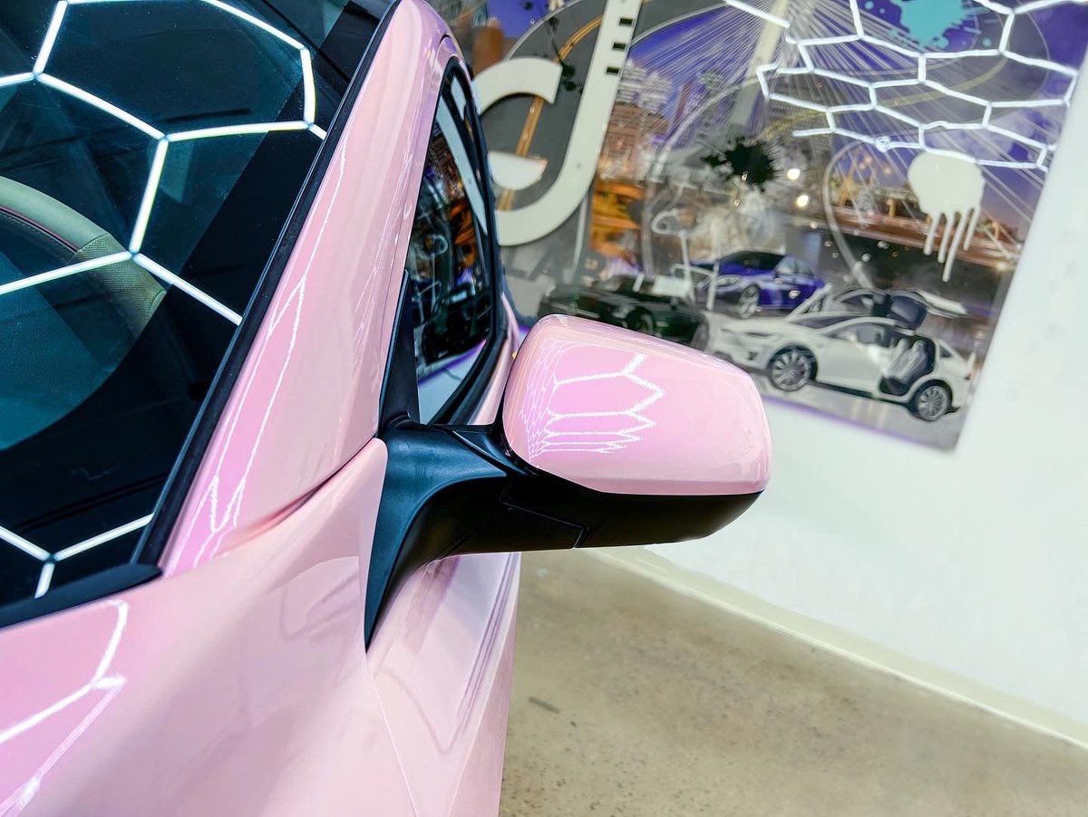 nottautocorp's tweet photo. Wrapped Honda HR-V in Tinybotvinyl Space Candy Pink to Purple! 

#winnipegcarlab #getinthelab #whynott #wrappedcar #pinkcar #vinylwrap https://t.co/AAeirweEto