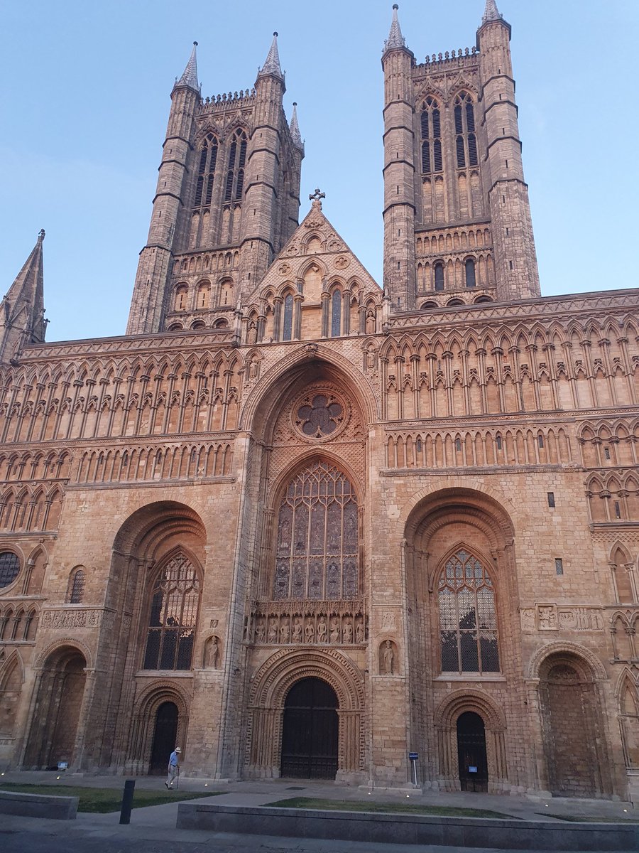 Just attended the preview evening of Vision 2022 <a href="/LincsCathedral/">Lincoln Cathedral</a> sponsored by <a href="/LindumGroup/">Lindum Group</a> ...what a fantastic display of flowers...over 50 separate installations...superb job by the army of 300 arrangers, well worth a visit...on till monday <a href="/visitlincoln/">Visit Lincoln</a>