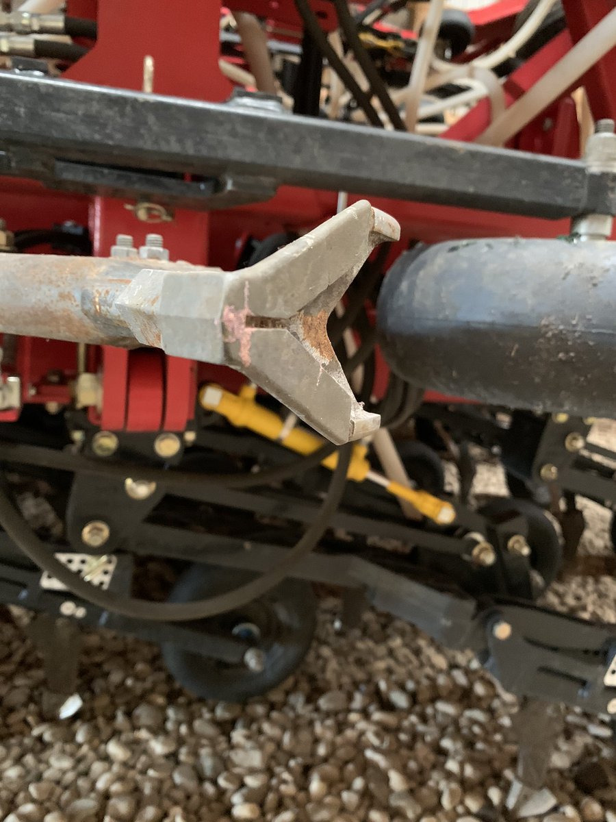 jpcnott's tweet photo. Selling at 2022 66’ Bourgault 3335 QDA. It has 3” full carbide tips, 5.4 packer tires, high float package, series 3 mid row banders, primary blockage. It has about 3200 acres on it only. Asking $400000. https://t.co/3NBjJoQ7yh