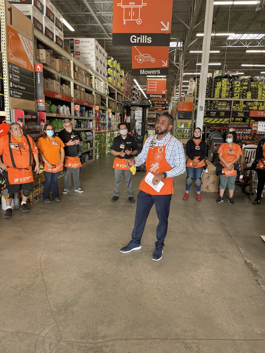We had a LARGE time in D7 and D79 today!
Thank you to these teams for hosting our Midwest friends for a few store walks.
Great job Frank, Isaac and Teams.