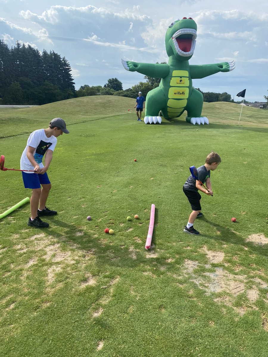 jeremiahpgapro's tweet photo. That’s a wrap‼️ 2022 @FirstTeeSEW season is done in FDL. Each year I’m encouraged how many kids love this game and wanna learn.
Thanks to our great host @WSGCgolf ⛳️⛳️ So accommodating and welcoming to the juniors!
Already excited for 2023 #firstteesew #growthegame #pgapro https://t.co/LBFjuxWeYR