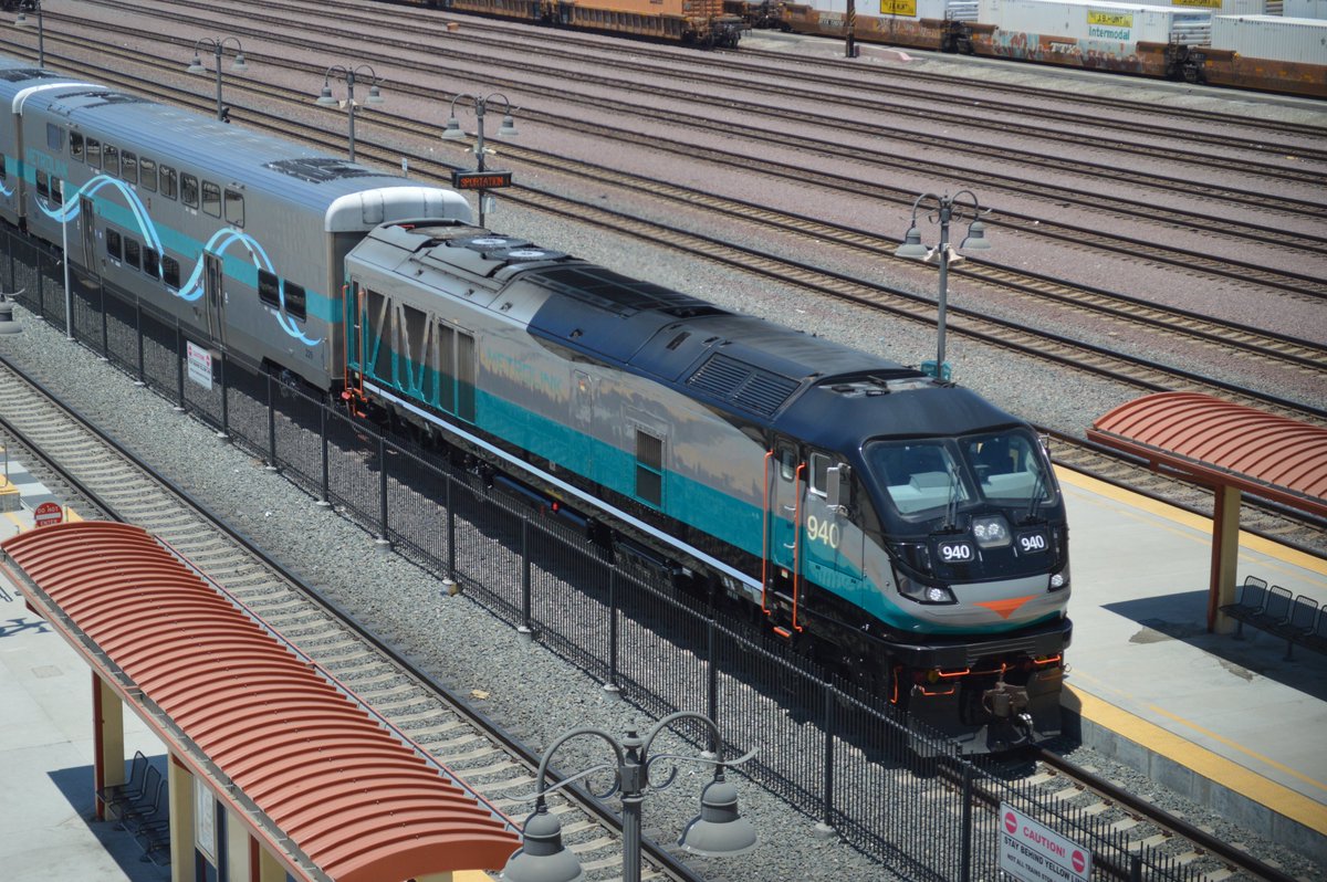 Metrolink's tweet photo. Gliding on through.
๐ธ: Ryan H
#takethetrain
#SoCalExplorer https://t.co/uwDPKnEx0Q