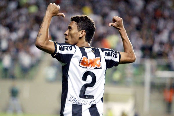 DepreHulk's tweet photo. MARCOS ROCHA FEZ UM PÊNALTI PARA O GALO. EU TE AMO ROCHA! https://t.co/9aBNWMgIJQ