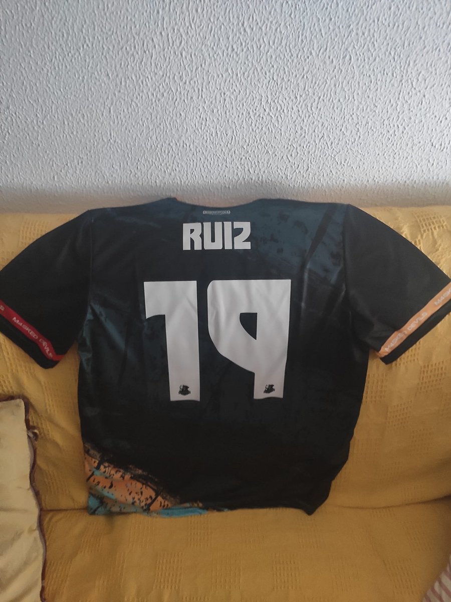 m4sked_devils's tweet photo. #Merchandising 

👏 Gracias @BcWears por las nuevas camisetas que ya están recibiendo nuestro jugadores y pilotos

Muy contentos con el resultado 🥳

#GoDevils 😈 https://t.co/UlW1Hqj2o6