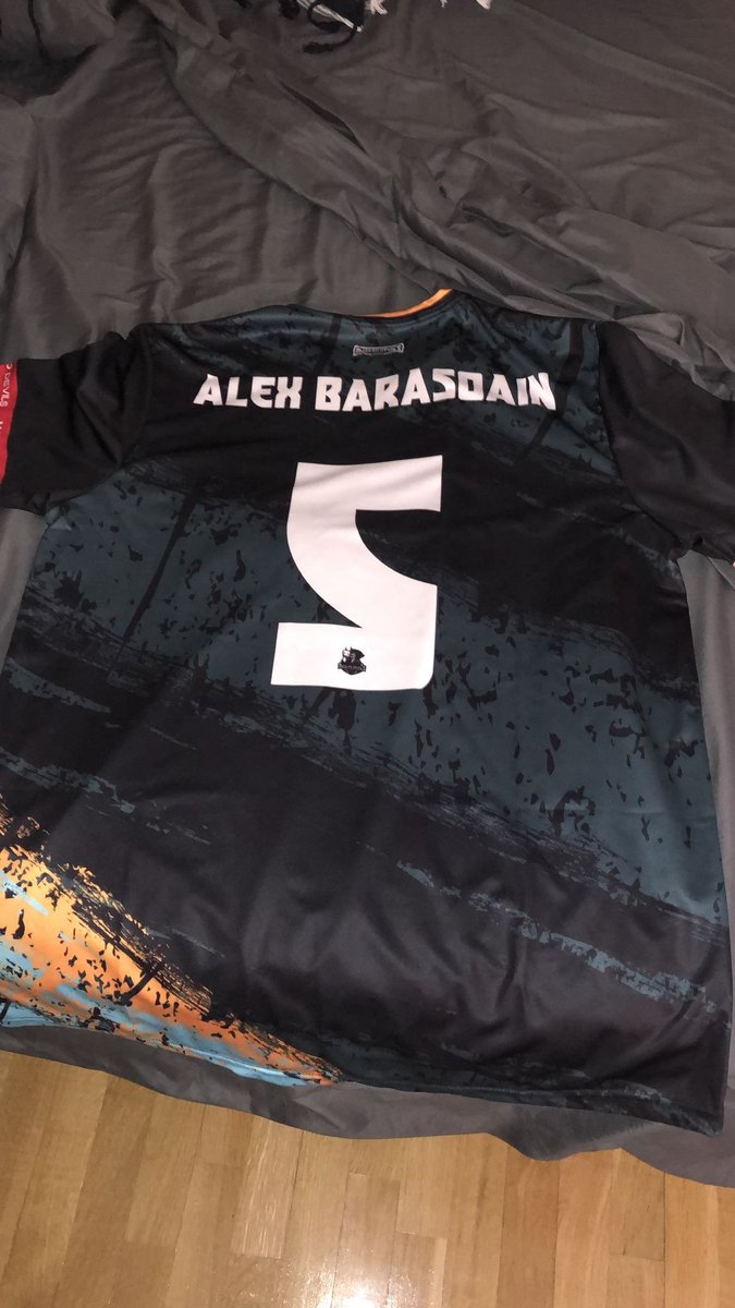 m4sked_devils's tweet photo. #Merchandising 

👏 Gracias @BcWears por las nuevas camisetas que ya están recibiendo nuestro jugadores y pilotos

Muy contentos con el resultado 🥳

#GoDevils 😈 https://t.co/UlW1Hqj2o6