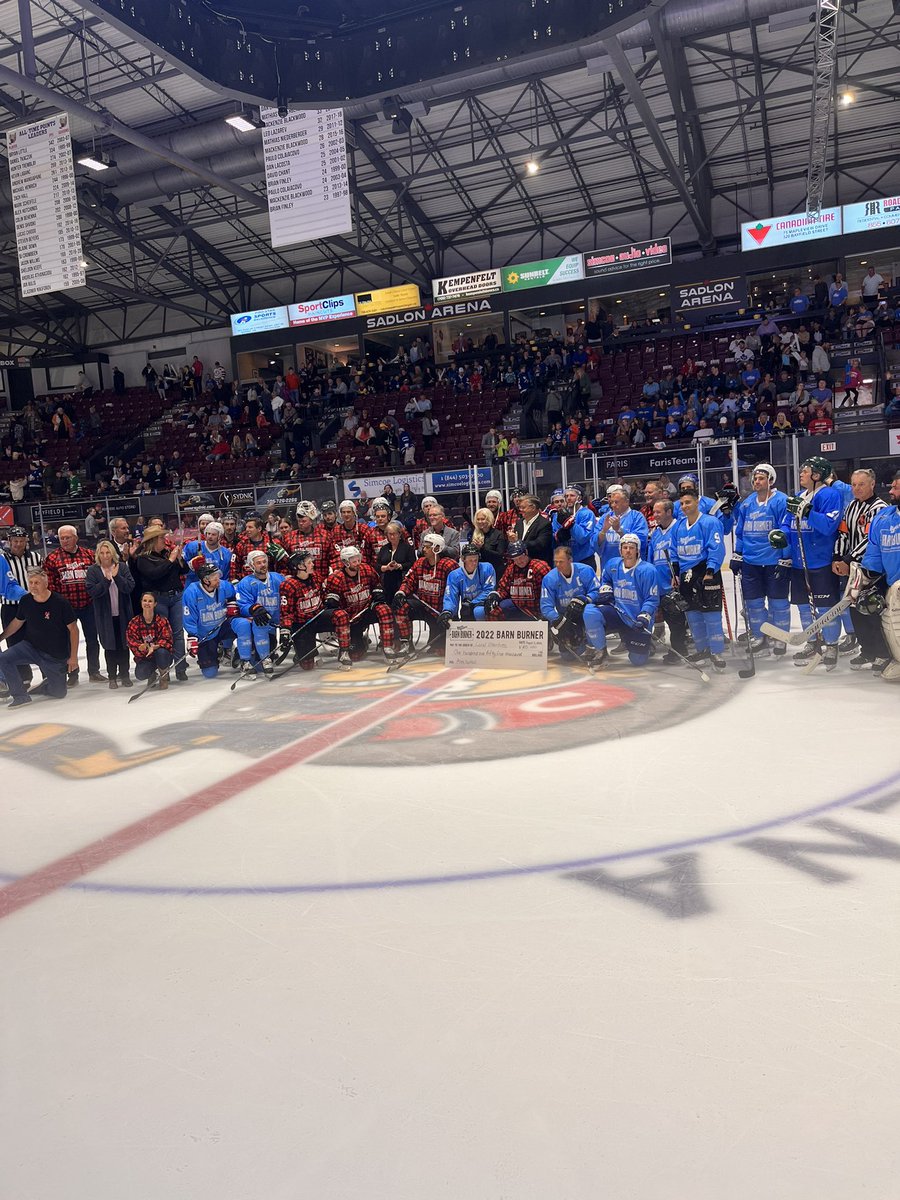 And that’s a wrap! 🎉🏒 What a game and what an even better crowd we had show up! Thank you to everyone who came out tonight! Remember to send us and tag us in all of your photos from tonight!