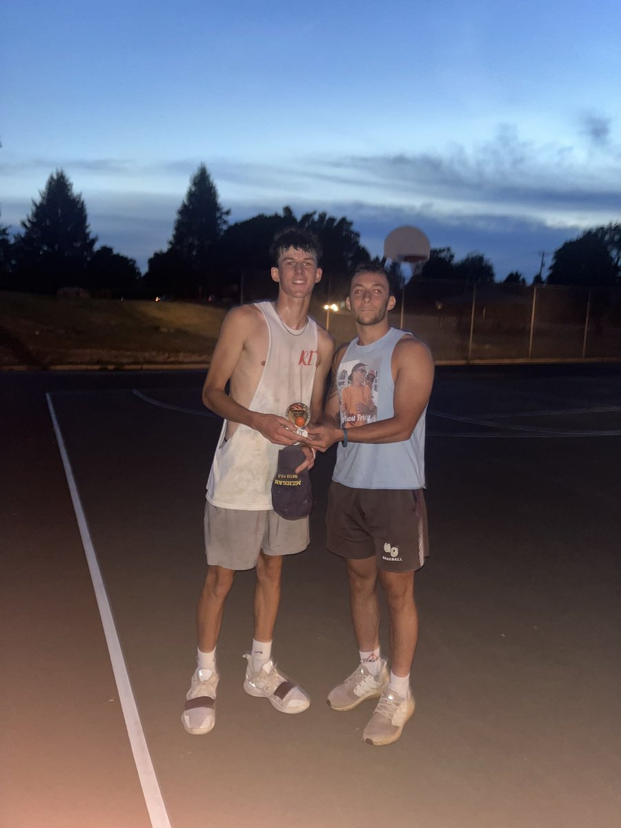 OBA_2020's tweet photo. 2022 DEFENSIVE PLAYER OF THE YEAR:
Kevin McDermott (Team Miccio)
@mcdermottkevin4 
14.4rpg 1.9bpg 0.6spg https://t.co/xUZf6oE9ip