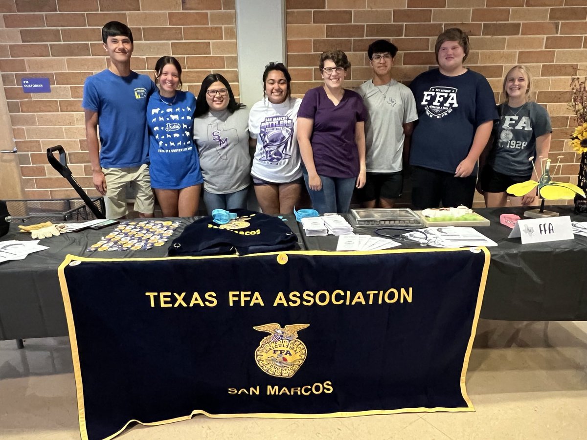 Adrian_AISD's tweet photo. That’s a wrap on #RattlerReadiness y’all!!!
I want to give a SPECIAL thanks to @FallonDrennan, Mrs. Butler, and all of our staff for putting this event together! We certainly couldn’t have done it without them!
We can’t wait to welcome our freshmen on August 22nd! #GD2BR 🐍 https://t.co/SLJK4AUxS9