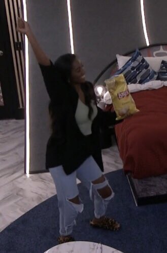 lotaco_'s tweet photo. Lay's (Taylor’s Version) #BB24 https://t.co/EC5uWT8WpJ
