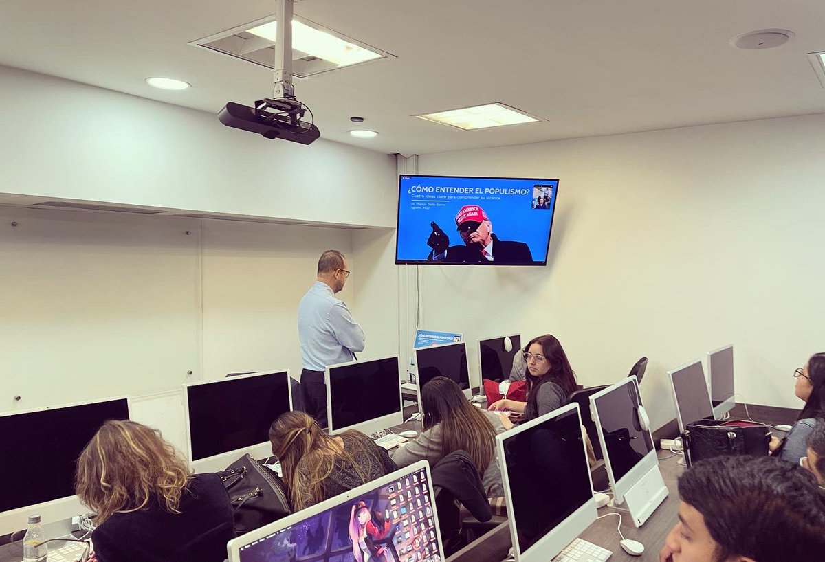 PostgradosUSA's tweet photo. #DesdeLaAcademia En la especialización en #PeriodismoYNarrativasDigitales con @gabrielpastor65, se debatió el fenómeno del Populismo. @fdelledonne, doctor en Comunicación y @luisantespino, autor del libro “López Obrador: el poder del discurso populista”. https://t.co/zLNrsUDR2n