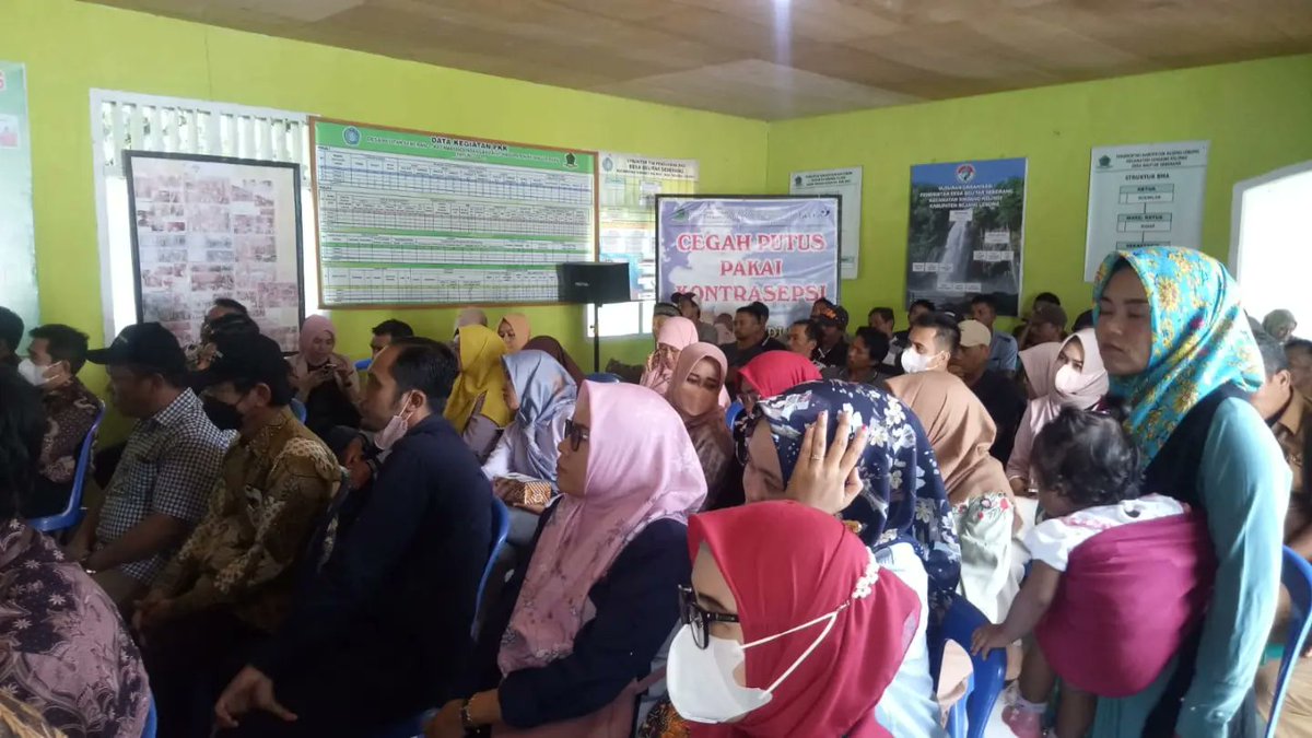 d_tadjab's tweet photo. Sosialisasi Kredit/Pembiayaan melawan rentenir (K/PMR) dan digitalisasi keuangan kpd pelaku UMKM dan masy desa Belitar Seberang Kab Rejang Lebong dihadiri oleh Bpk Sekda Prov Bengkulu,perbankan,dan Kepala Dinas Koperasi dan UKM Prov Bengkulu #ppkl #penyuluhkoperasi https://t.co/7jmeRUu7Du