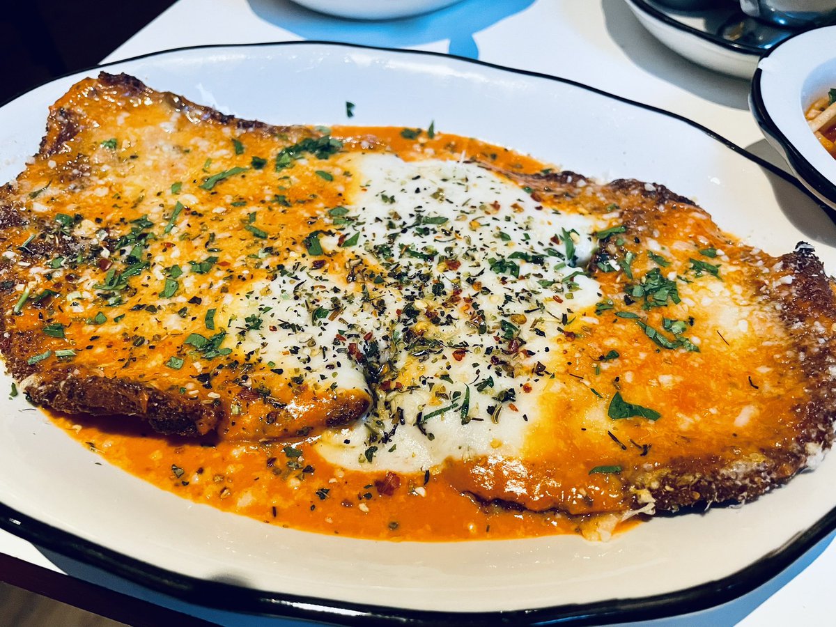 Pulled off the menu hack at Caruso’s Grocery. Sub in vodka sauce on chicky parm for the win.