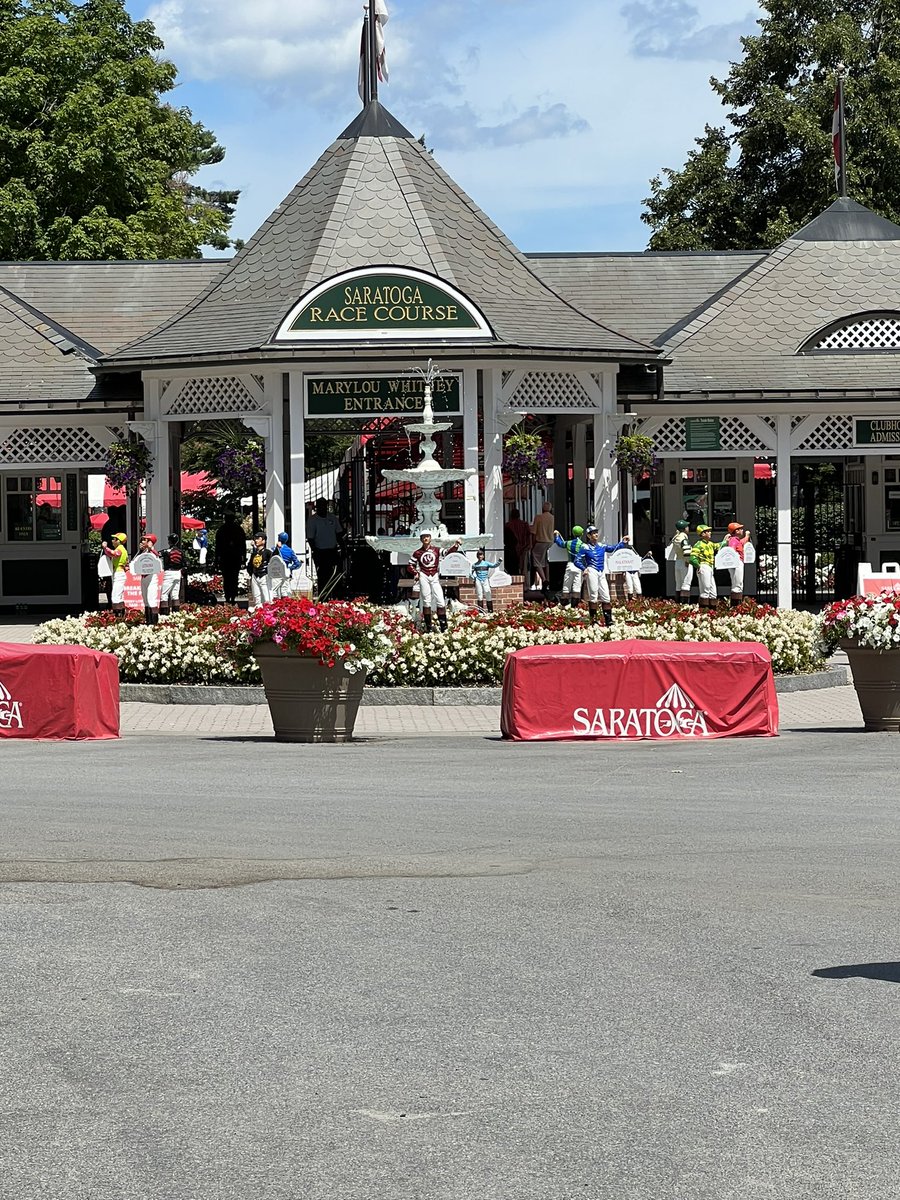 OhhsMartin's tweet photo. Looking forward to a great weekend of racing at The Spa #Whitneyweekend #YourSummerPlace @TheNYRA https://t.co/1ZnSPPJW8n