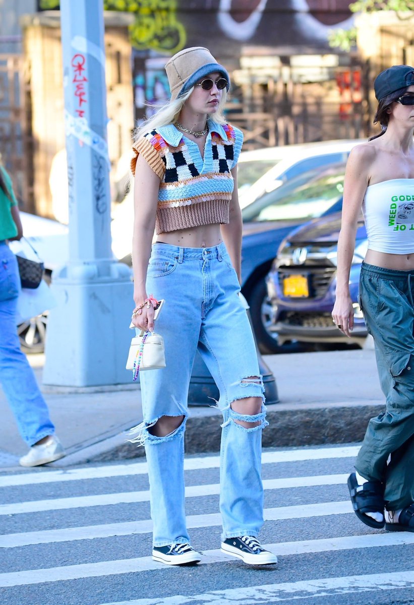 gigihadidphoto's tweet photo. Gigi Hadid pelas ruas de Nova York hoje, 3 de agosto.
Mais fotos: https://t.co/IlCXu25RP8 https://t.co/qJhDpQieAs