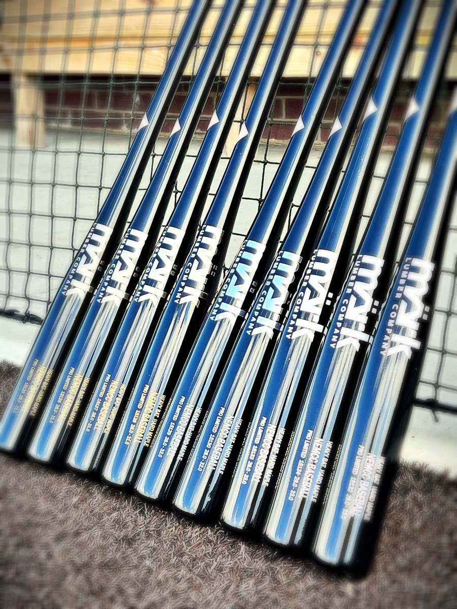 NEMCCBASEBALL's tweet image. Look at these awesome training bats we just got in!  These are available from former @Chipola_BSB &amp;amp; @SouthernMissBSB stand out Mark Bourgeois.  Mark now owns marklumber.com   Check him out for your customized bat needs!