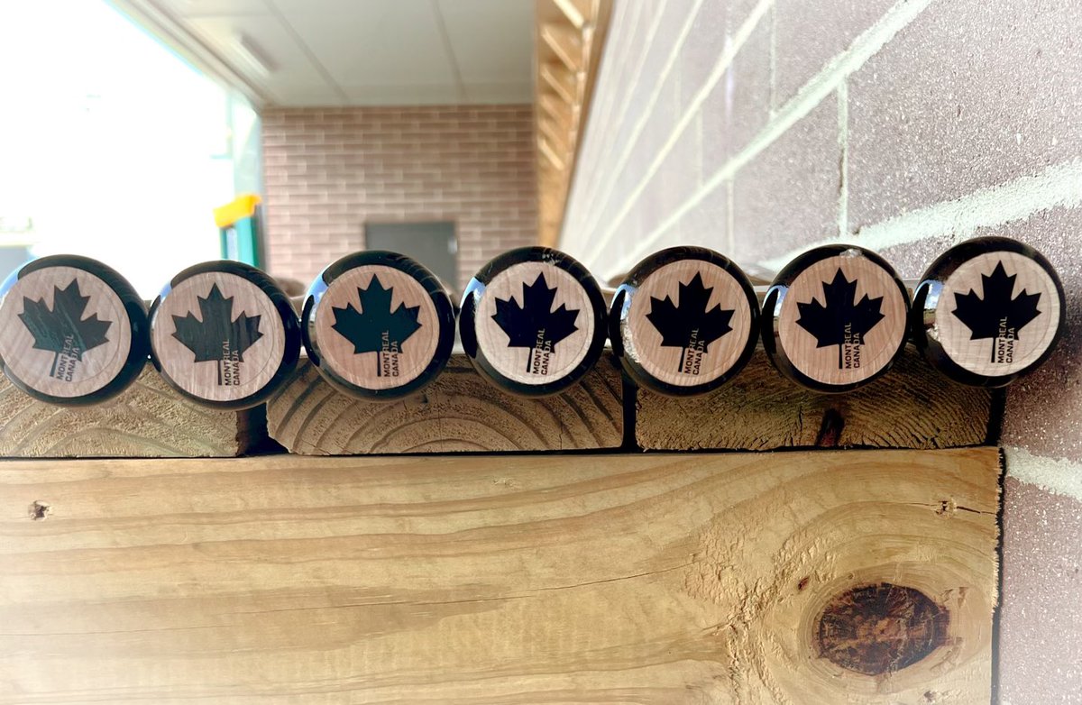 NEMCCBASEBALL's tweet image. Look at these awesome training bats we just got in!  These are available from former @Chipola_BSB &amp;amp; @SouthernMissBSB stand out Mark Bourgeois.  Mark now owns marklumber.com   Check him out for your customized bat needs!