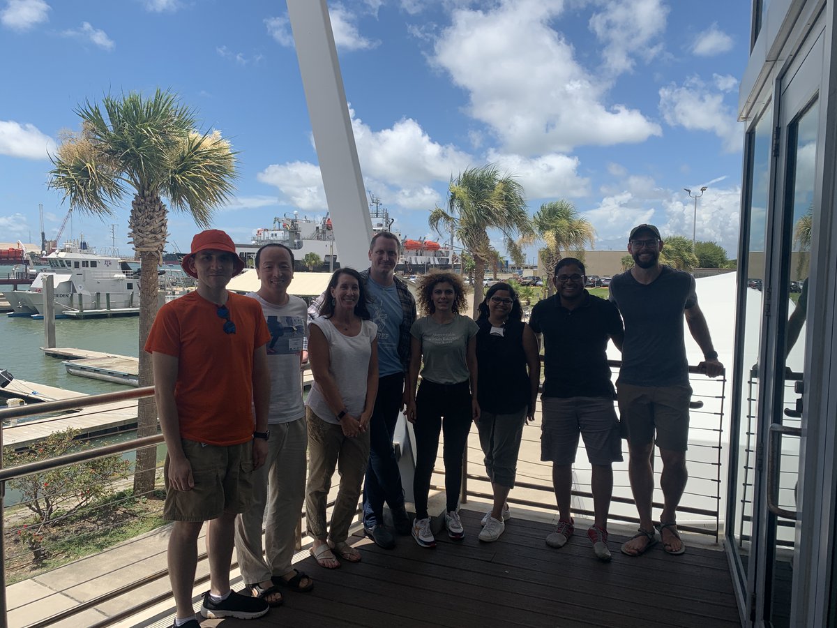 UTSWGradSchool's tweet photo. A group of Graduate Students and Postdocs traveled to Texas A&amp;M at Galveston with @NLundsteen last week for Science Innovation Camp, sponsored by UT Medical Branch &amp; Blackstone Launchpad. #UTSWStudentLife #UTSWGradSchool https://t.co/oGWpxegile