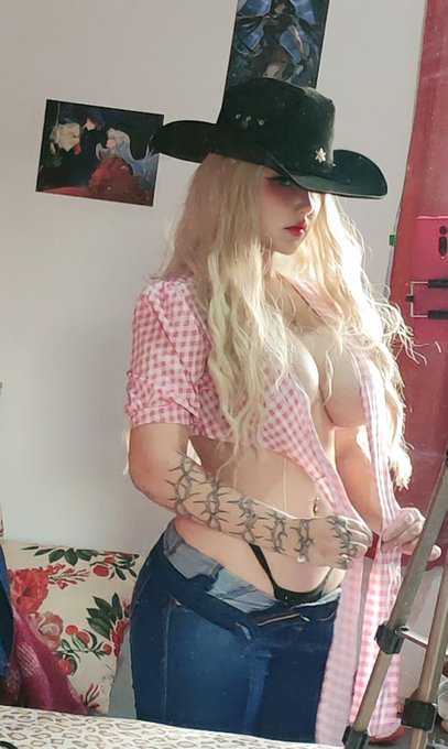 We like farm and anime https://t.co/2Kfd3NqhYY