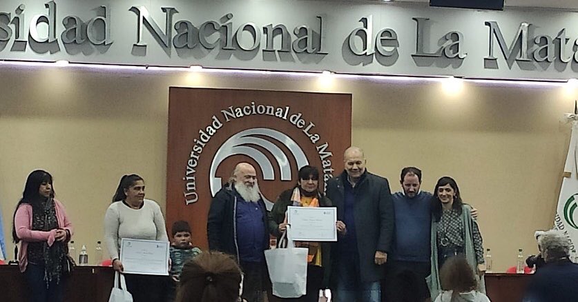 connafjardines's tweet photo. — En el día de hoy, junto a Mariana Gadea y parte de la Comisión Directiva de la #CONNAF estuvimos en la UNLaM, donde se entregaron los Primeros Certificados de la Diplomatura en Cuidados y Pedagogía en las Primeras Infancias.
Felicitamos a Carolina Brandariz por esta iniciativa. https://t.co/M7dxrMmoYU