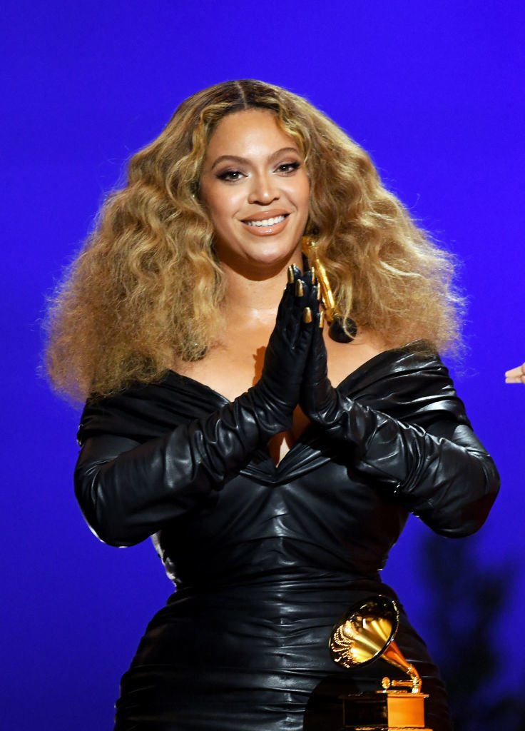 LeagueOfFactss's tweet photo. League Fact #22: Beyoncé had a twitter feud with seraphine in 2019, stating "that pink haired faggot ass bitch thinks she can copy literally everything about me and still outsell me, she better watch her back next time she walks down the street". https://t.co/XStMhsL2dz