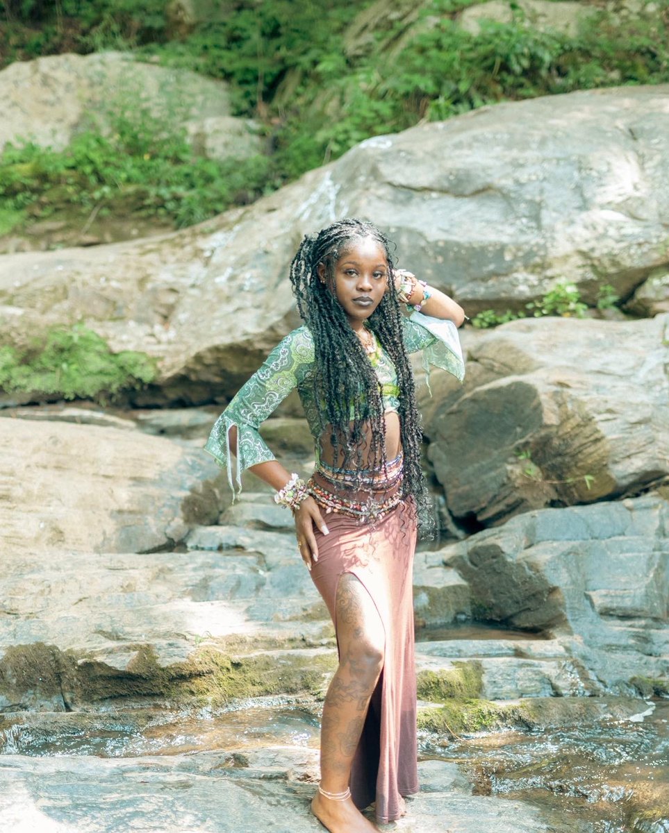 _BreSlayed's tweet photo. Earth Goddess 🌿 https://t.co/jj0VAZJ2D0