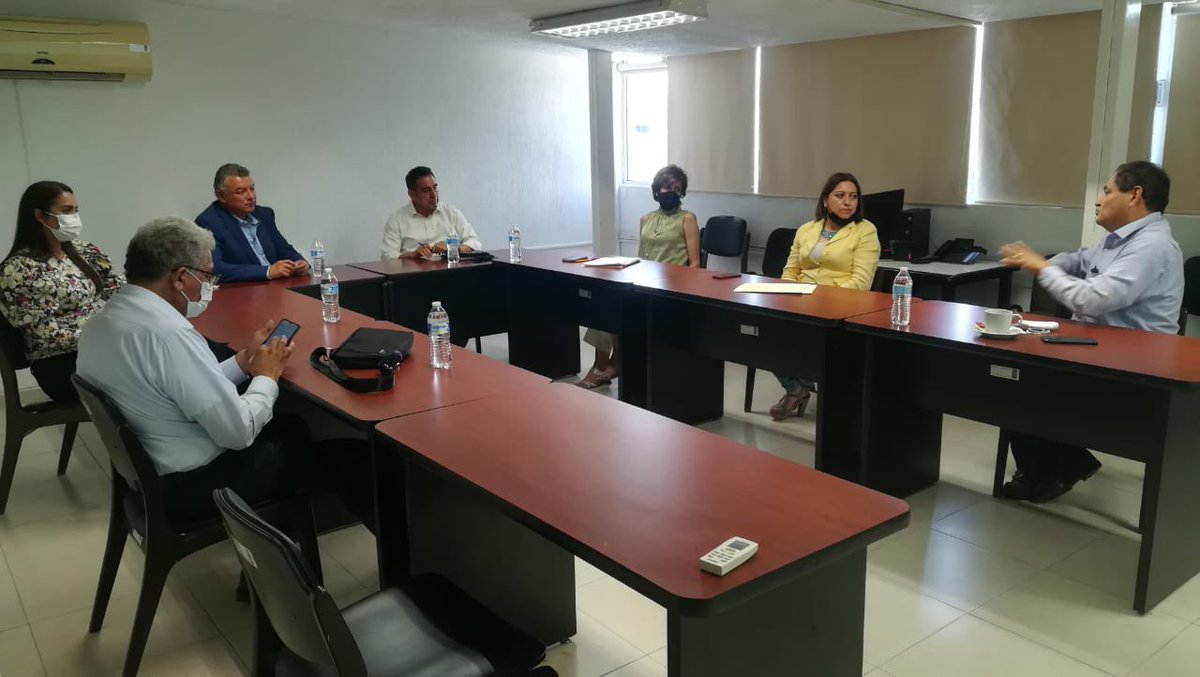 joelfelix2020's tweet photo. Sostuvimos productiva reunión con presidente de la @uuziorgmx Unión de Usuarios de la Zona Industrial de #SLP #IngJuanPuenteMorón donde analizamos situación actual del #agua en la #ZMSLP y nueva norma oficial de medición NMX-AA-179-SCFI-2018 para usuarios industriales. #CONAGUA https://t.co/r3NUFNiBMn