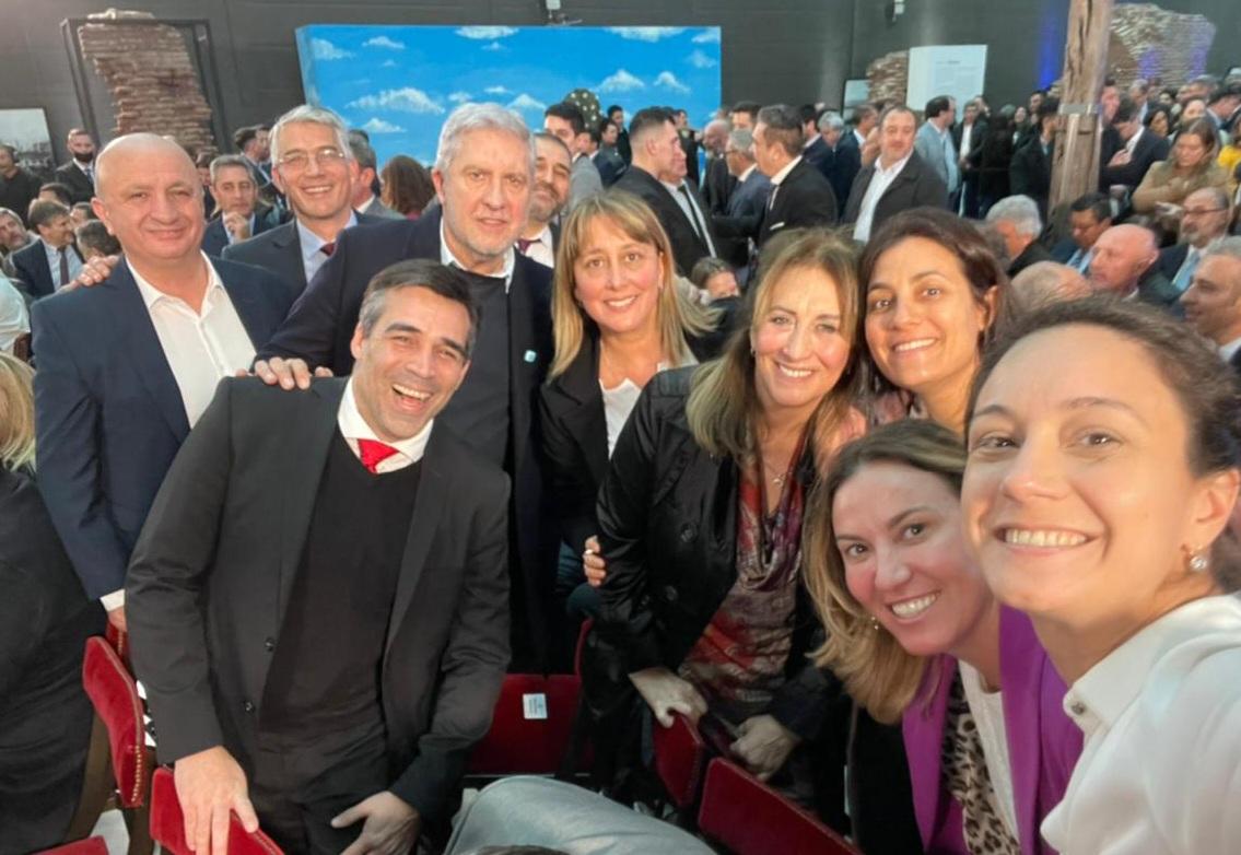 joselpallares's tweet photo. En el Museo del Bicentenario de @CasaRosada junto a mis compañerxs Legisladores acompañando la asunción del flamante Ministro @SergioMassa 
#HayPresente https://t.co/8MtQbWEGzr