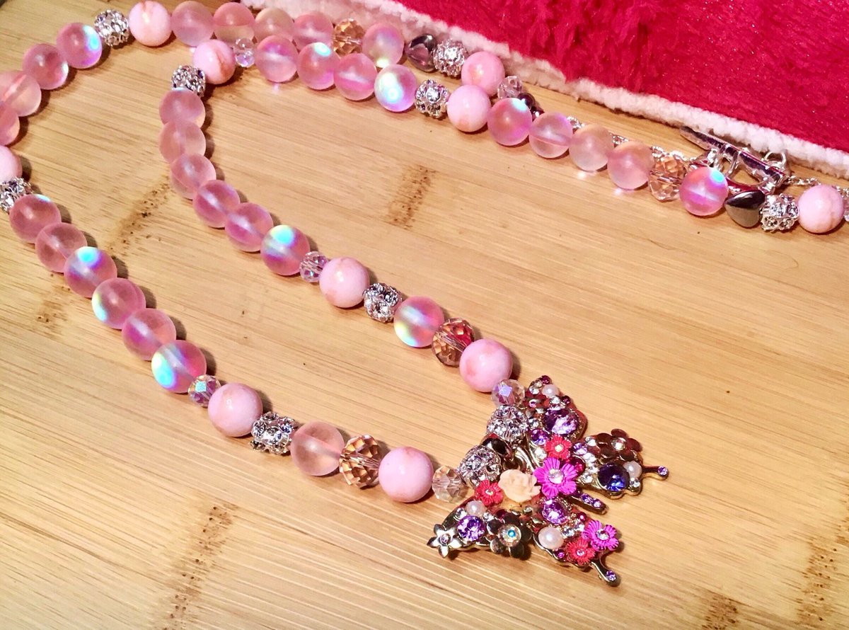 DesignMe_fab's tweet photo. #feminine  🦋 

laddition to my #etsy shop: Amazing colour catching unique rose quartz crystal butterfly gemstone necklace,
#pink #butterfly #butterflies #fashion #handmadewithlove #bohemian #style  #crystal #jewelry #jewellery #art #gifts #shapping  https://t.co/J9Gb4uY9Yu https://t.co/cUqhYf7r6S