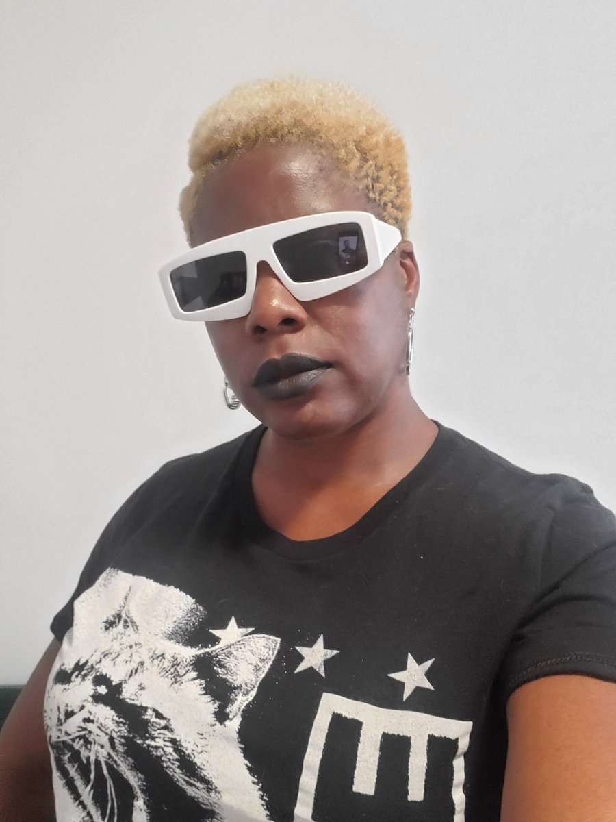 CultureFancier's tweet photo. Low key Dress Up Wednesday. On my way to see @jdutchermusic and friends in Toronto.

#DressUpWednesday 
#JustForFun
#FeelingMyself https://t.co/xXu5WukUnc